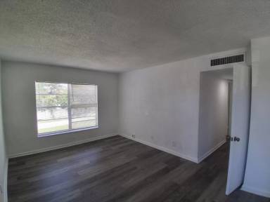 Main picture of 401 SW 13th Pl