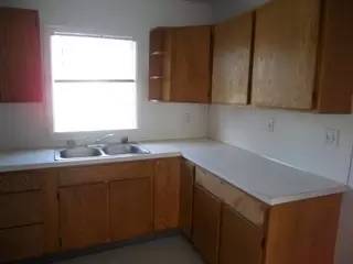 Main picture of 313 N E St