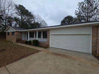 Main picture of 3021 Deerfield Rd NW