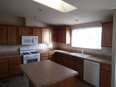 Main picture of 337 W Oak St