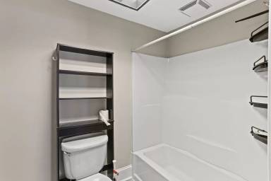 Main picture of 6 E Ridgeville Blvd