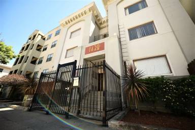 Main picture of 1438 Madison St