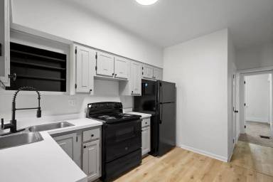 Main picture of 170 Ormsby Ave