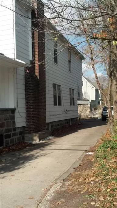 Main picture of 911 Woodlawn Ave