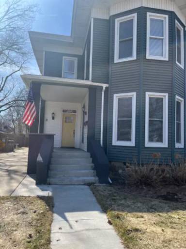Main picture of 214 E Orleans St
