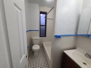 Main picture of 77 E 208th St