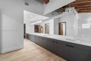Main picture of 4943 NW 94th Doral Pl