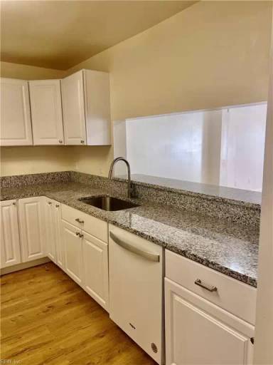 Main picture of 304 Woods Edge Ct