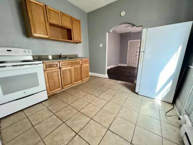 Main picture of 1436 W York St