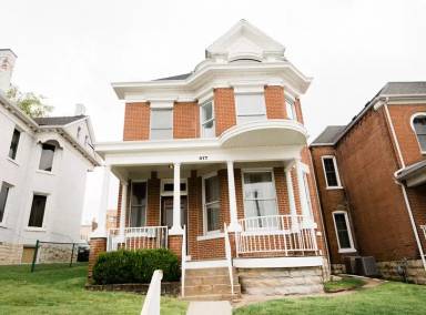 Main picture of 421 E High St
