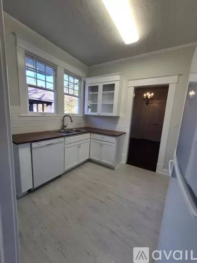 Main picture of 557 Boulevard St