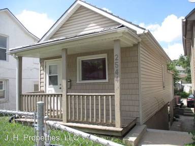 Main picture of 2544 Rees St