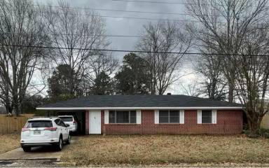 Main picture of 108 Linden Dr