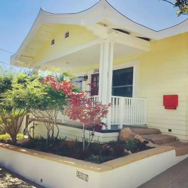 Main picture of 208 W Pedregosa St