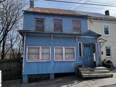 Main picture of 323 N Maple Ave