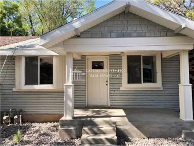 Main picture of 381 E Logan Ave
