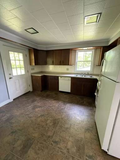 Main picture of 283 River St