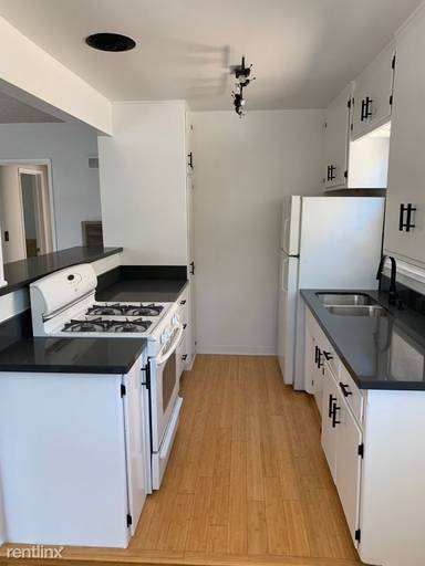 Main picture of 1047 E 1st St