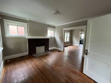 Main picture of 679 S 41st St