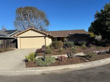 Main picture of 876 Sanford Ct
