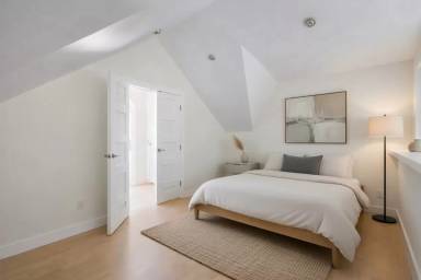 Main picture of 706 W 22nd St