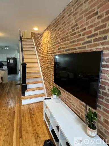 Main picture of 9 N Streeper St