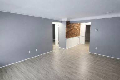 Main picture of 3846 E 189th St