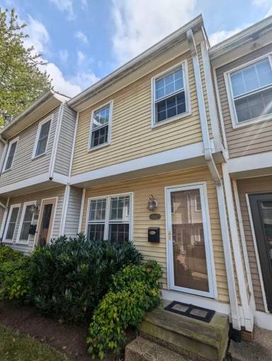 Main picture of 806 Mews Ln