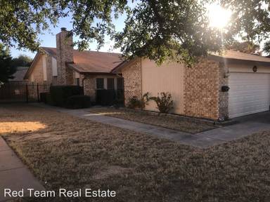 Main picture of 912 Harwood Rd