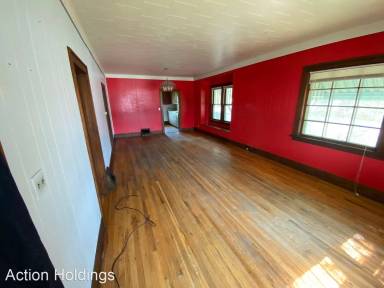 Main picture of 702 W Anna St