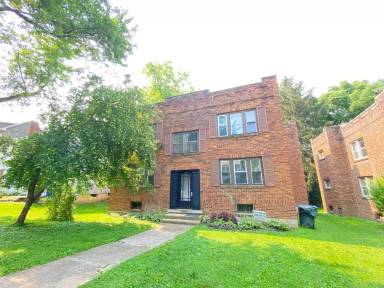 Main picture of 125 W Blake Ave