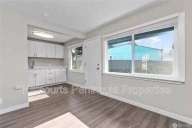 Main picture of 2821 NE Center St