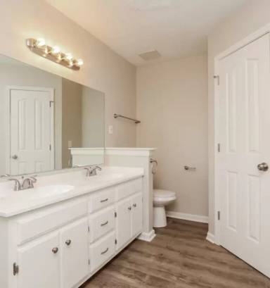 Main picture of 2923 Weybridge Dr