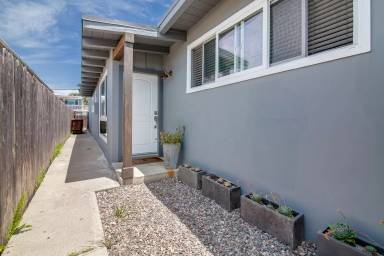 Main picture of 810 Calle Puente