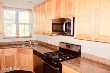 Main picture of 4209 S Michigan Ave