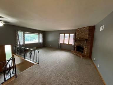 Main picture of 820 S 70th St