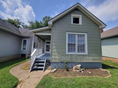 Main picture of 1002 Auburn St