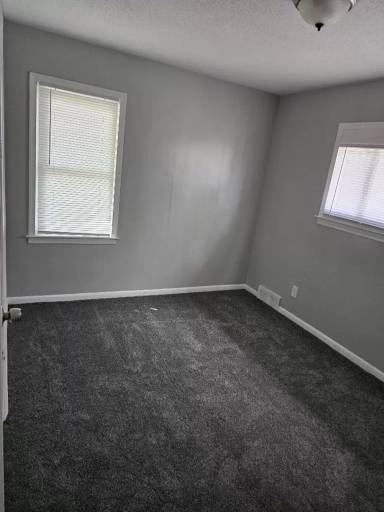 Main picture of 5130 E Outer Dr