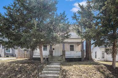 Main picture of 715 E Walnut St