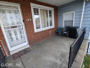 Main picture of 164 W Ruscomb St