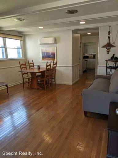 Main picture of 33 E High St