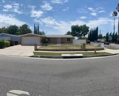 Main picture of 27431 Crossglade Ave