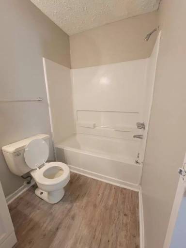 Main picture of Pinewood Apartments