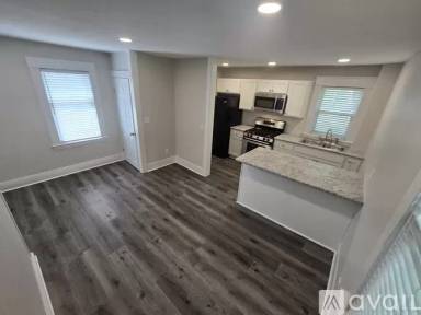 Main picture of 551 Crescent St NE