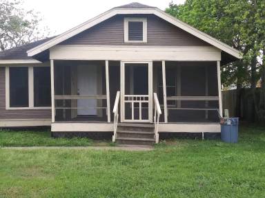 Main picture of 111 N Avenue C