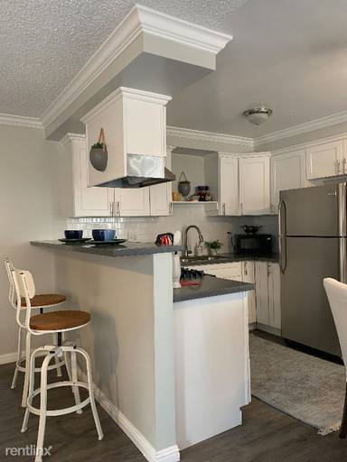 Main picture of 10632 Western Ave