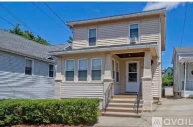 Main picture of 66 South St
