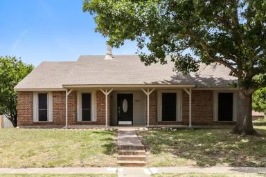 Main picture of 1385 Southridge Dr