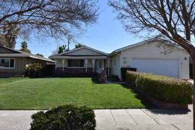 Main picture of 936 Orchid Way