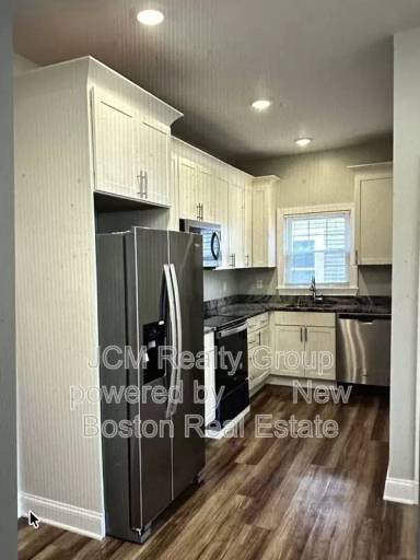 Main picture of 100 Maverick St